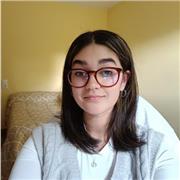 Estoy estudiando en un conservatorio profesional y estoy dispuesta a dar clase de lo que se necesite en relación con la música